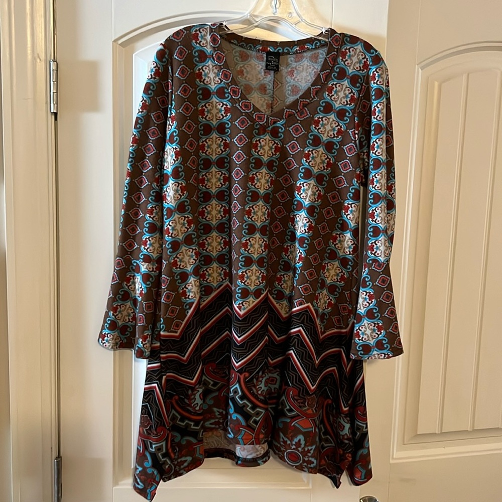 Win Win Flare bottom tunic. Size XL
